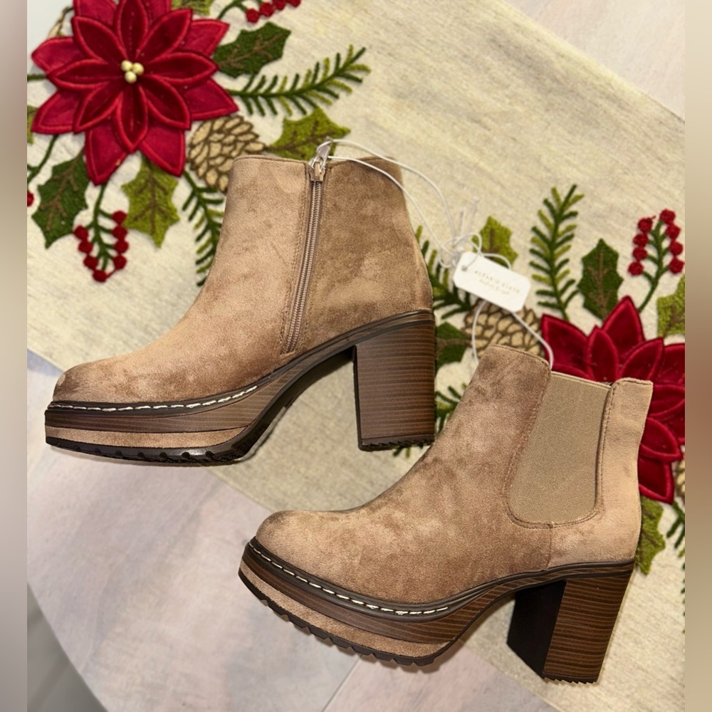 ALTAR’D STATE Boots size 8.5 US